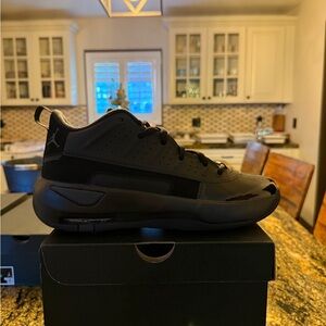 Jordan Men's Black and Gray Sneakers